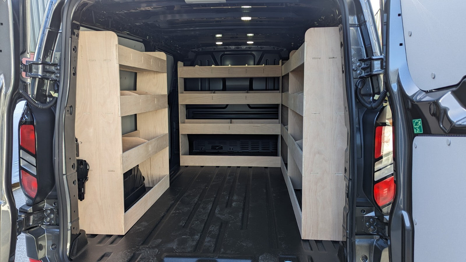 Ford Transit Custom 2024 van racking with SWB shelving and tool organiser for commercial vehicle storage and organisation.